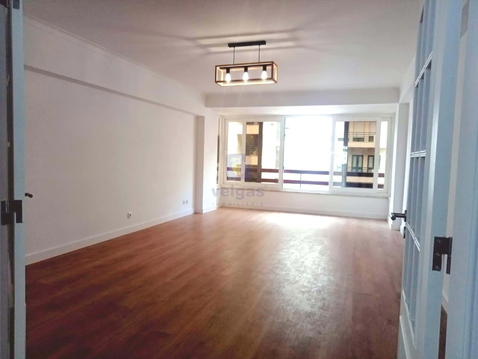 Apartamento T3 para Venda em São Domingos de Benfica Foto 1