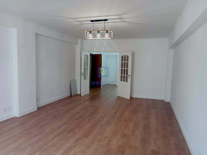 Apartamento T3 para Venda em São Domingos de Benfica Foto 3