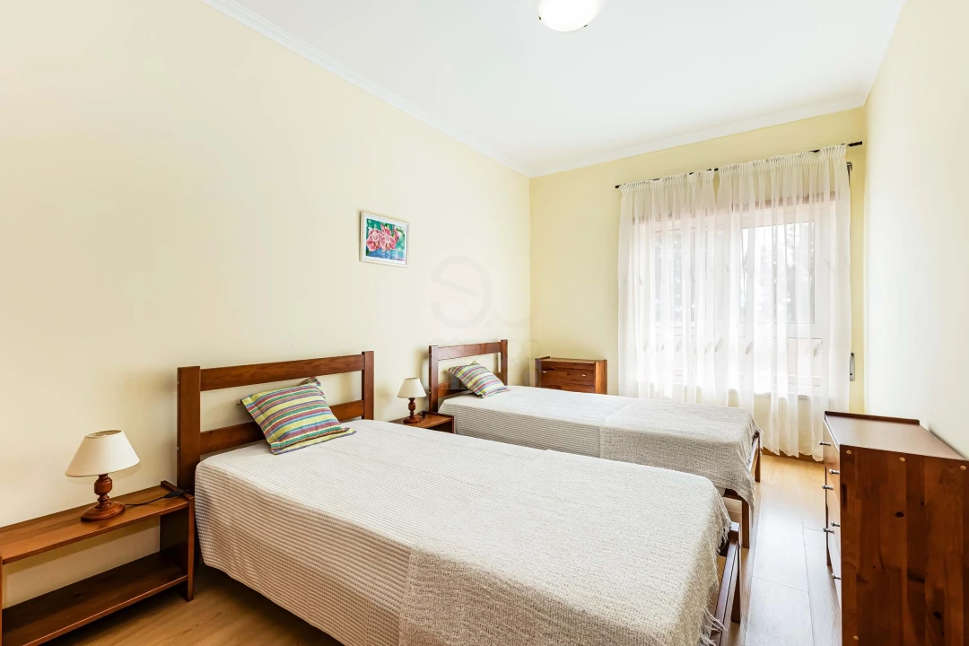 Apartamento T2 para Arrendamento em Armação de Pera Foto 12