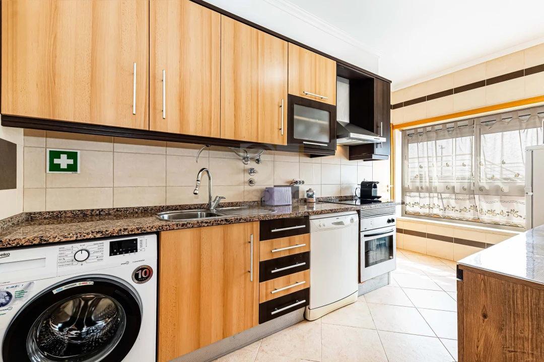 Apartamento T2 para Arrendamento em Armação de Pera Foto 8