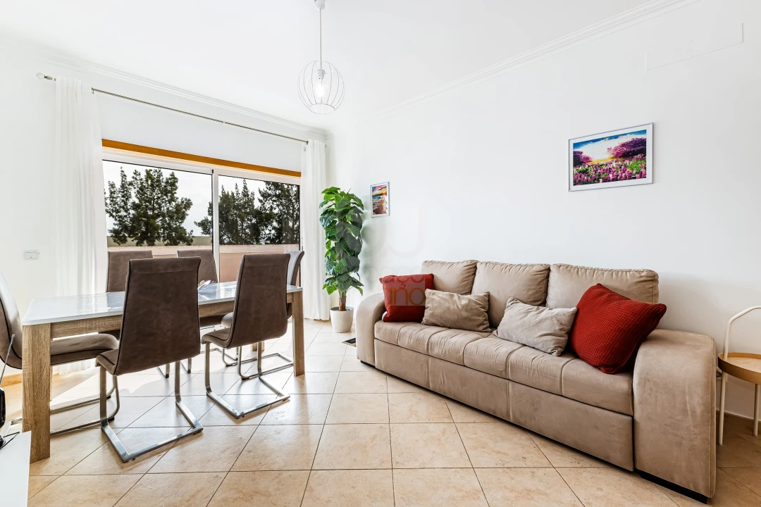 Apartamento T2 para Arrendamento em Armação de Pera Foto 5