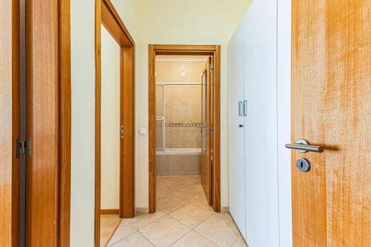 Apartamento T2 para Arrendamento em Armação de Pera Foto 11