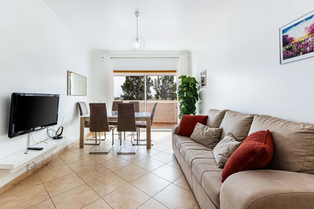 Apartamento T2 para Arrendamento em Armação de Pera Foto 4