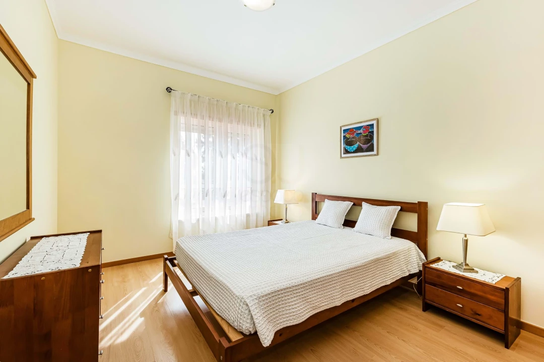 Apartamento T2 para Arrendamento em Armação de Pera Foto 16
