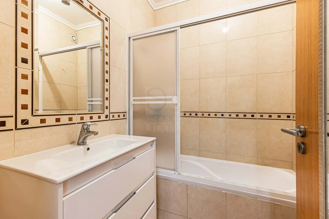 Apartamento T2 para Arrendamento em Armação de Pera Foto 15