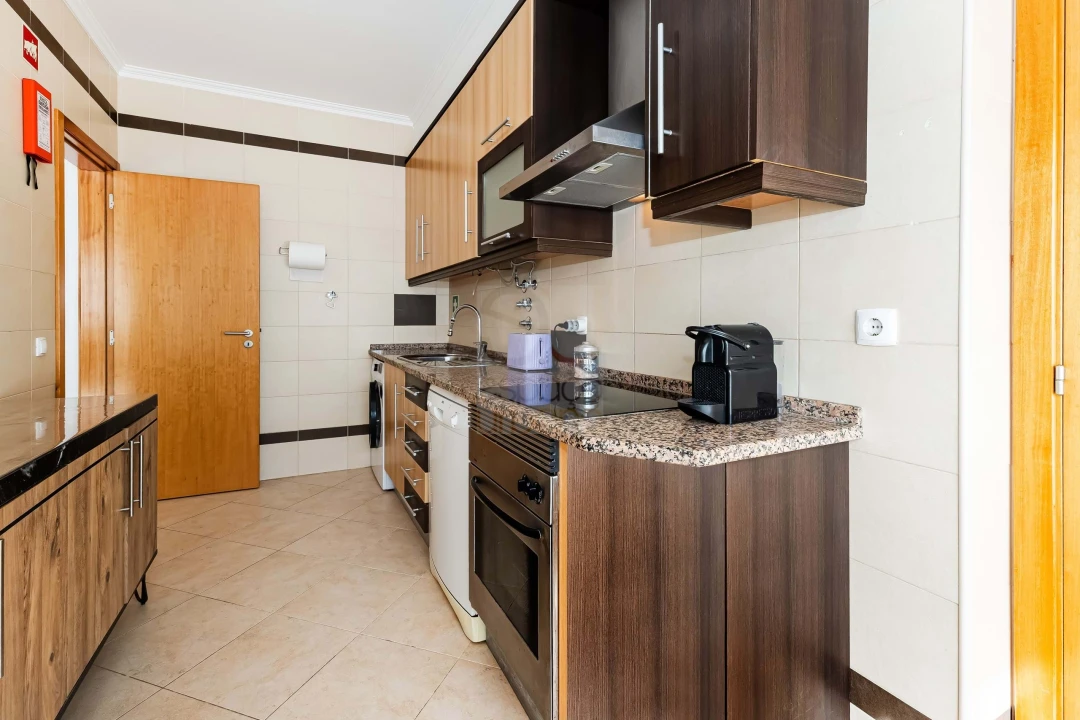 Apartamento T2 para Arrendamento em Armação de Pera Foto 9