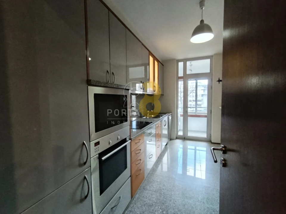 Apartamento T2 para Arrendamento em Lordelo do Ouro e Massarelos Foto 2