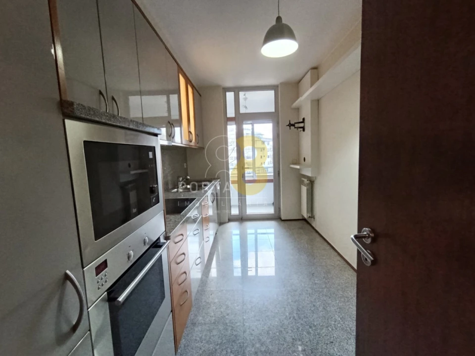 Apartamento T2 para Arrendamento em Lordelo do Ouro e Massarelos Foto 1