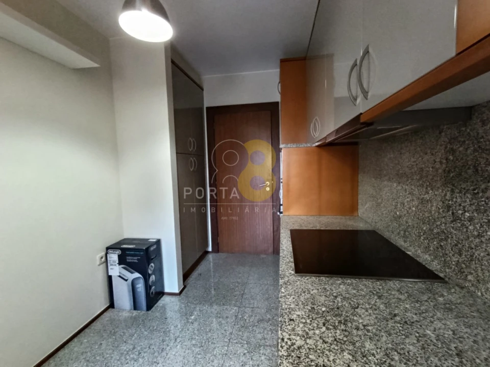 Apartamento T2 para Arrendamento em Lordelo do Ouro e Massarelos Foto 5