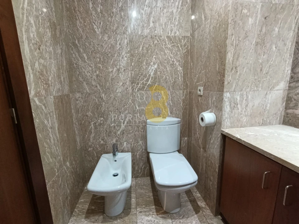 Apartamento T2 para Arrendamento em Lordelo do Ouro e Massarelos Foto 15