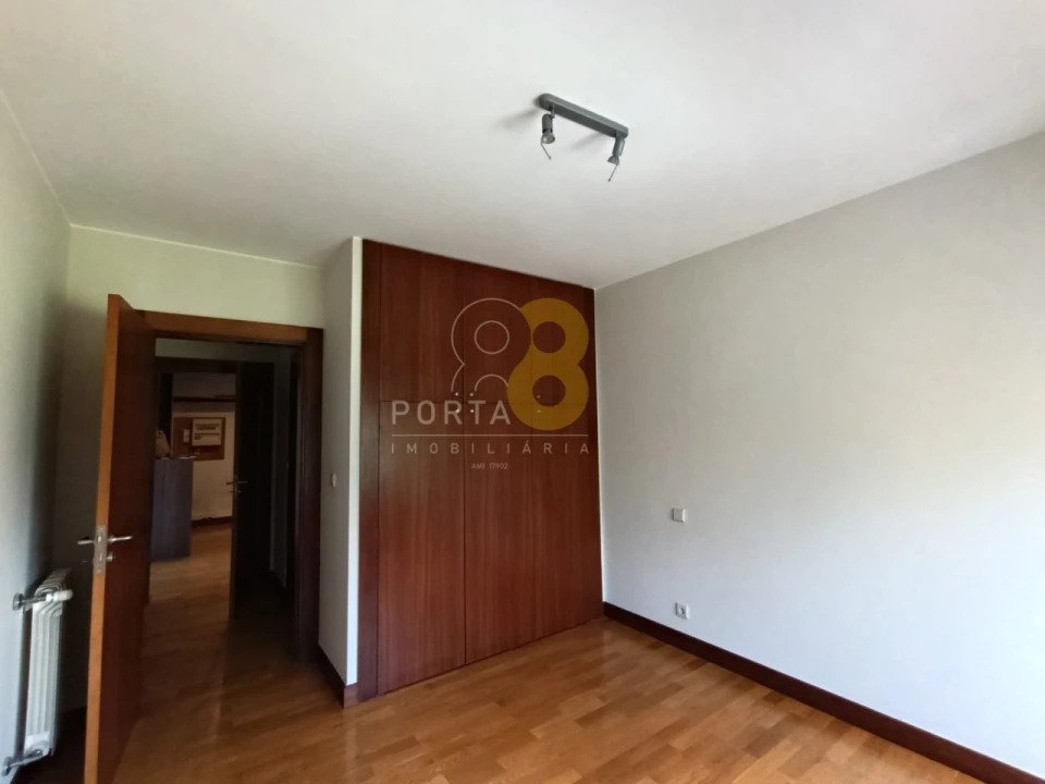 Apartamento T2 para Arrendamento em Lordelo do Ouro e Massarelos Foto 17