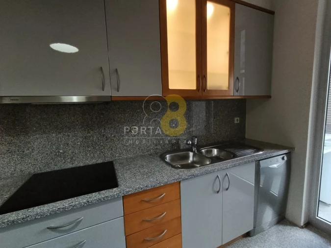 Apartamento T2 para Arrendamento em Lordelo do Ouro e Massarelos Foto 3