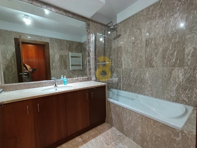 Apartamento T2 para Arrendamento em Lordelo do Ouro e Massarelos Foto 16