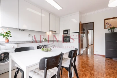 Apartamento T1 para Arrendamento em Carnaxide e Queijas