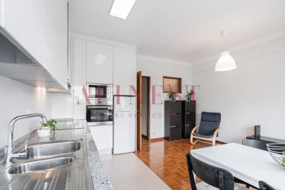 Apartamento T1 para Arrendamento em Carnaxide e Queijas