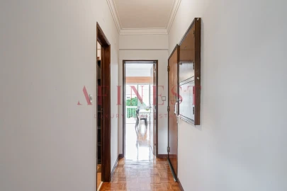 Apartamento T1 para Arrendamento em Carnaxide e Queijas