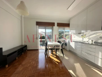 Apartamento T1 para Arrendamento em Carnaxide e Queijas