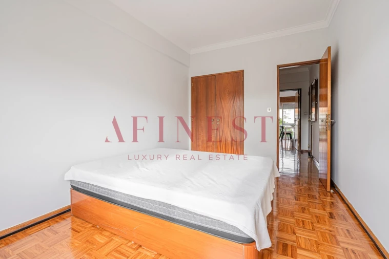 Apartamento T1 para Arrendamento em Carnaxide e Queijas Foto 11