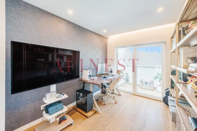 Apartamento T4 para Venda em Carcavelos e Parede