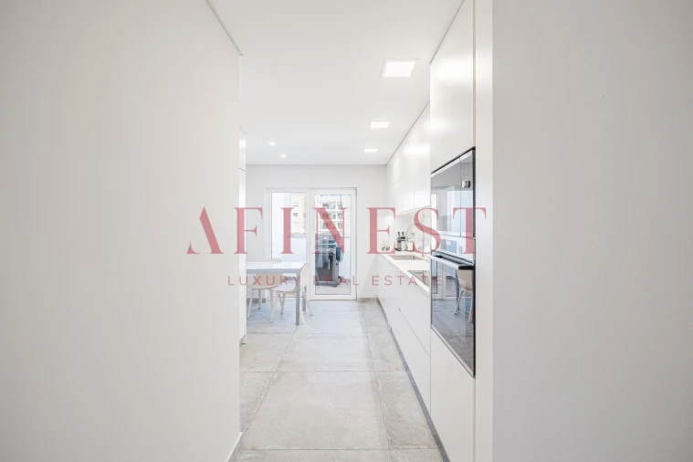 Apartamento T4 para Venda em Carcavelos e Parede Foto 15