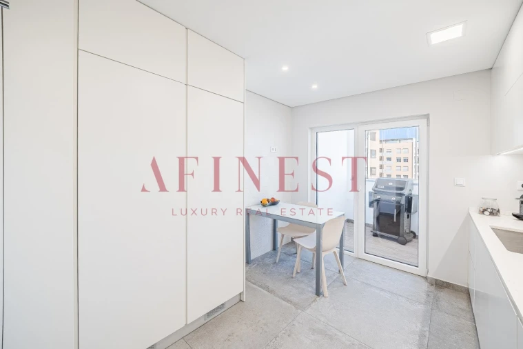 Apartamento T4 para Venda em Carcavelos e Parede Foto 16