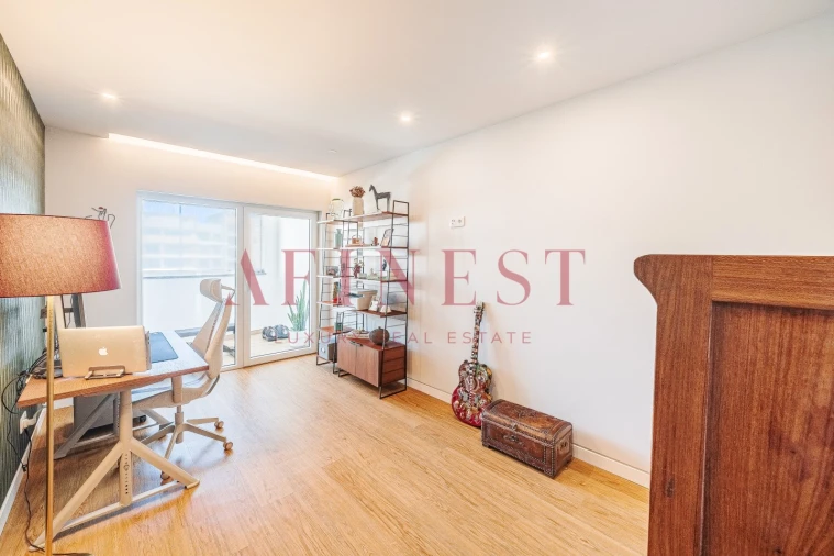 Apartamento T4 para Venda em Carcavelos e Parede Foto 39