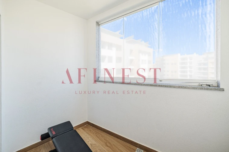 Apartamento T4 para Venda em Carcavelos e Parede Foto 42
