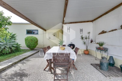 Moradia T5 para Venda em Algueirão-Mem Martins