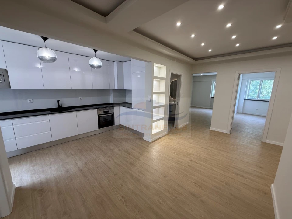 Apartamento T4 para Venda em Venteira Foto 1