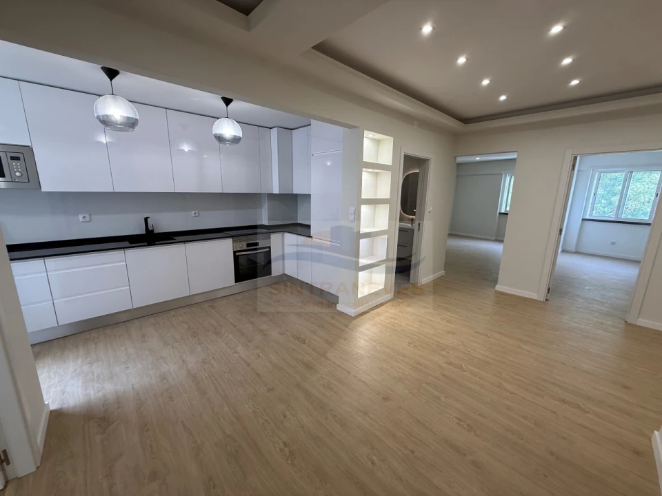 Apartamento T4 para Venda em Venteira Foto 2