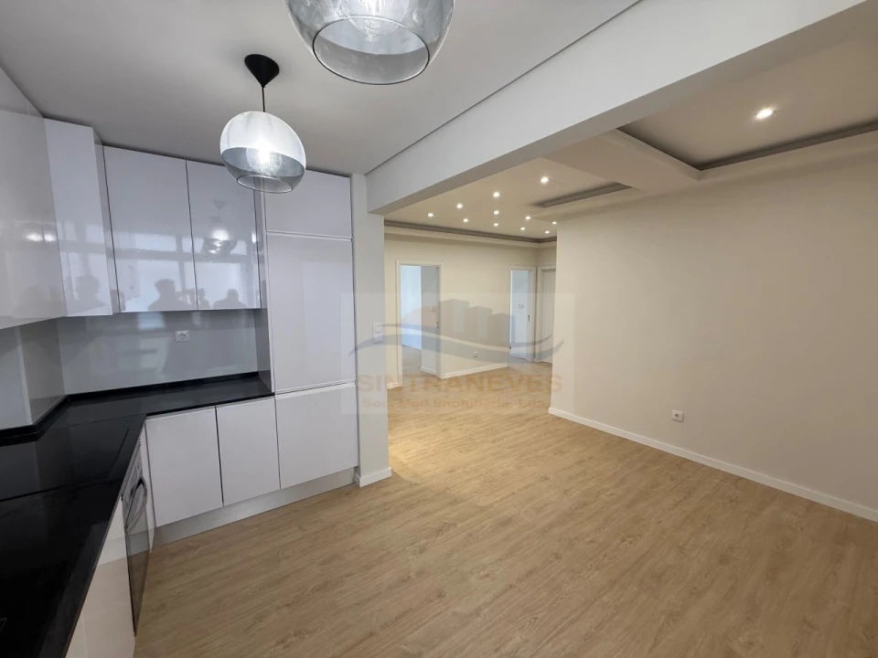 Apartamento T4 para Venda em Venteira Foto 4