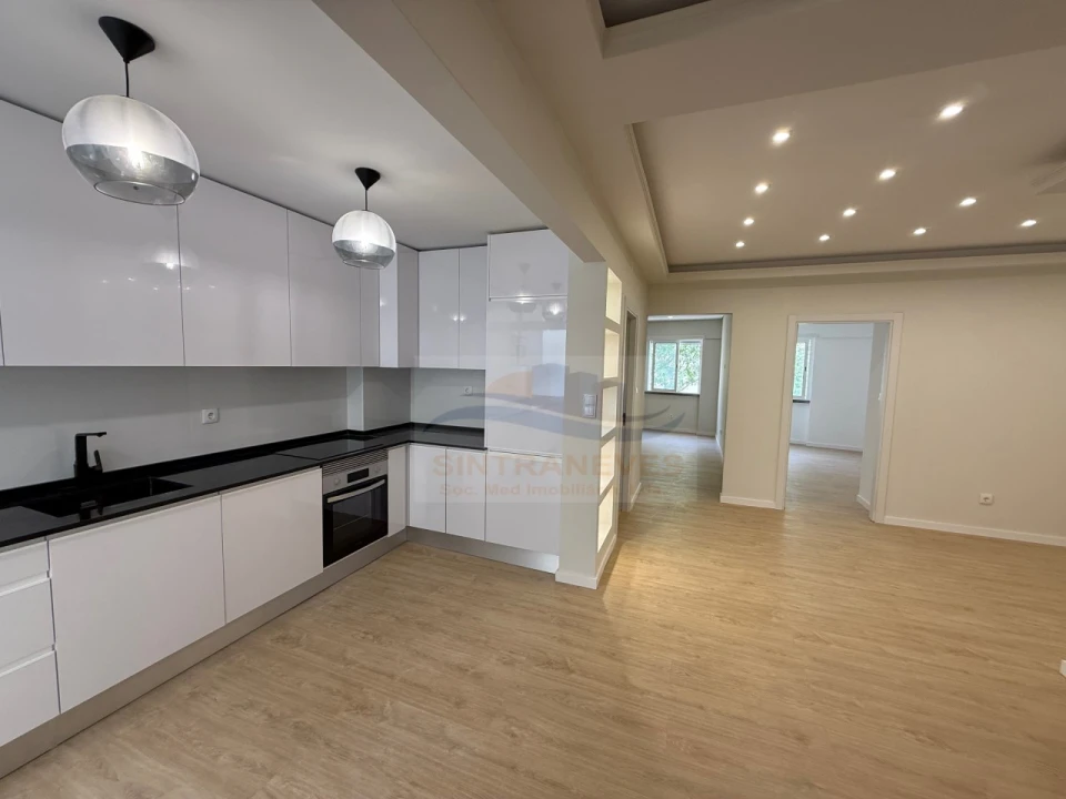 Apartamento T4 para Venda em Venteira Foto 6