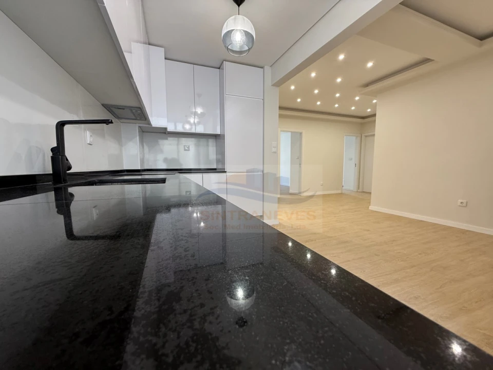 Apartamento T4 para Venda em Venteira Foto 14
