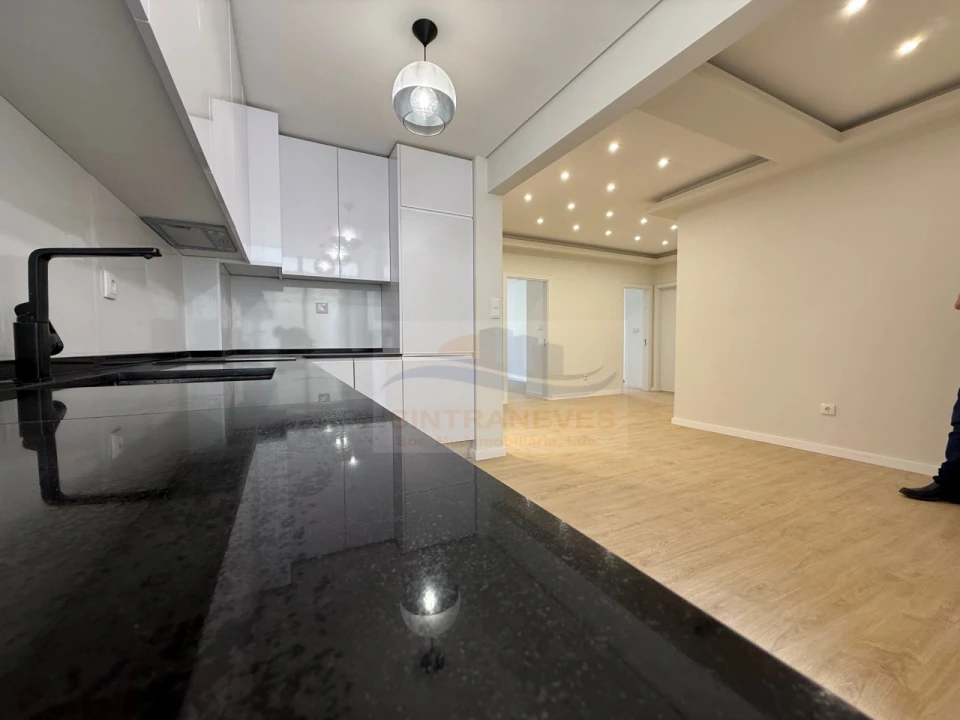 Apartamento T4 para Venda em Venteira Foto 15