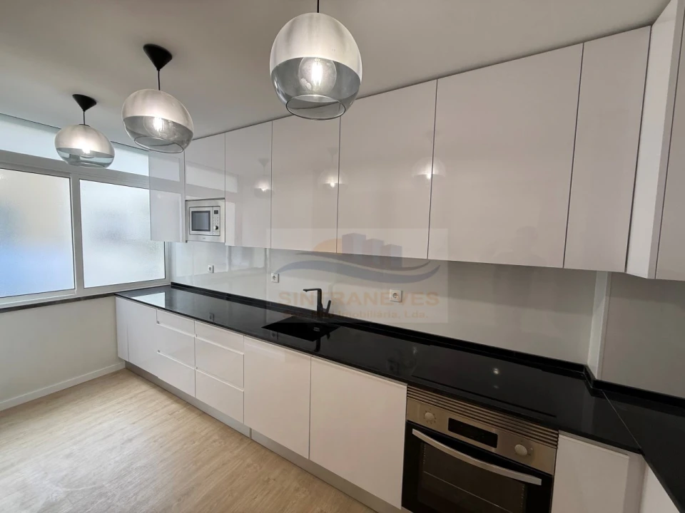 Apartamento T4 para Venda em Venteira Foto 16