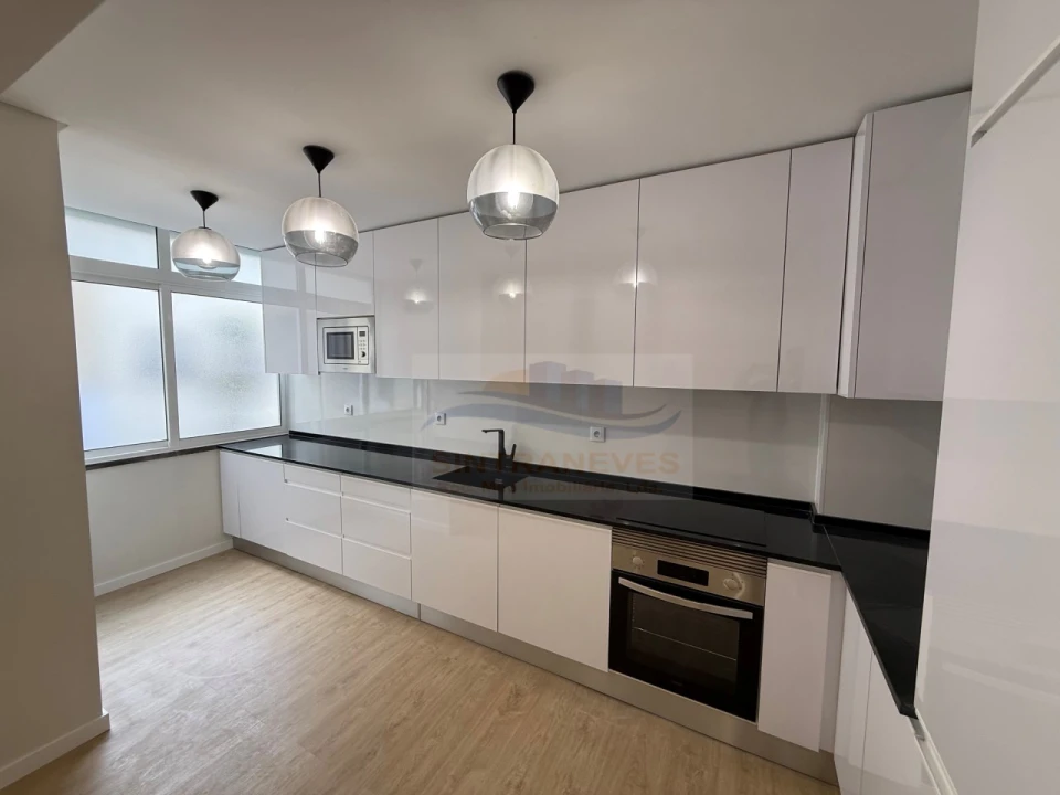 Apartamento T4 para Venda em Venteira Foto 17