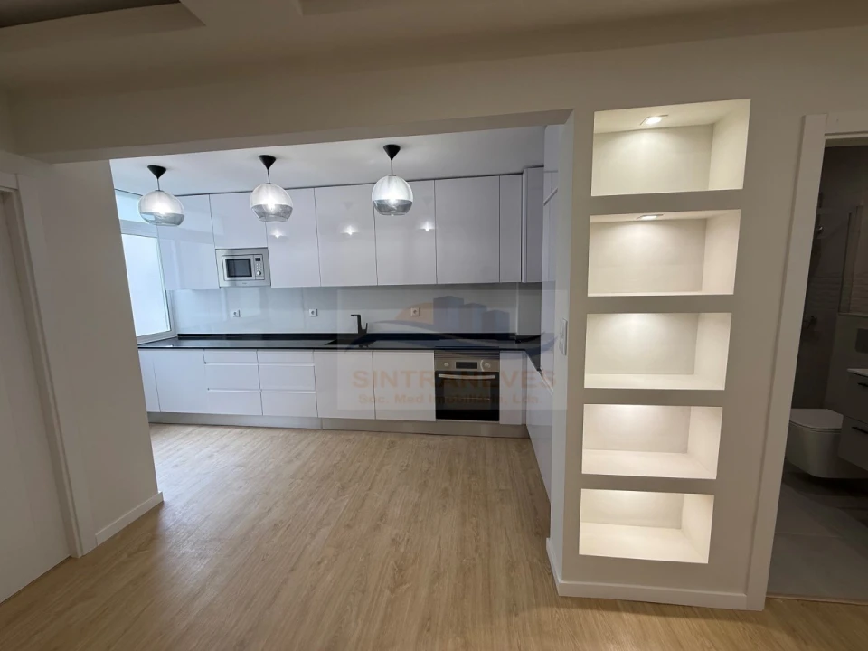 Apartamento T4 para Venda em Venteira Foto 18