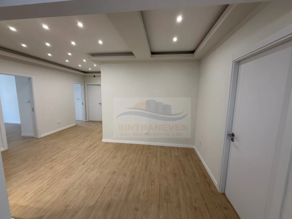 Apartamento T4 para Venda em Venteira Foto 19