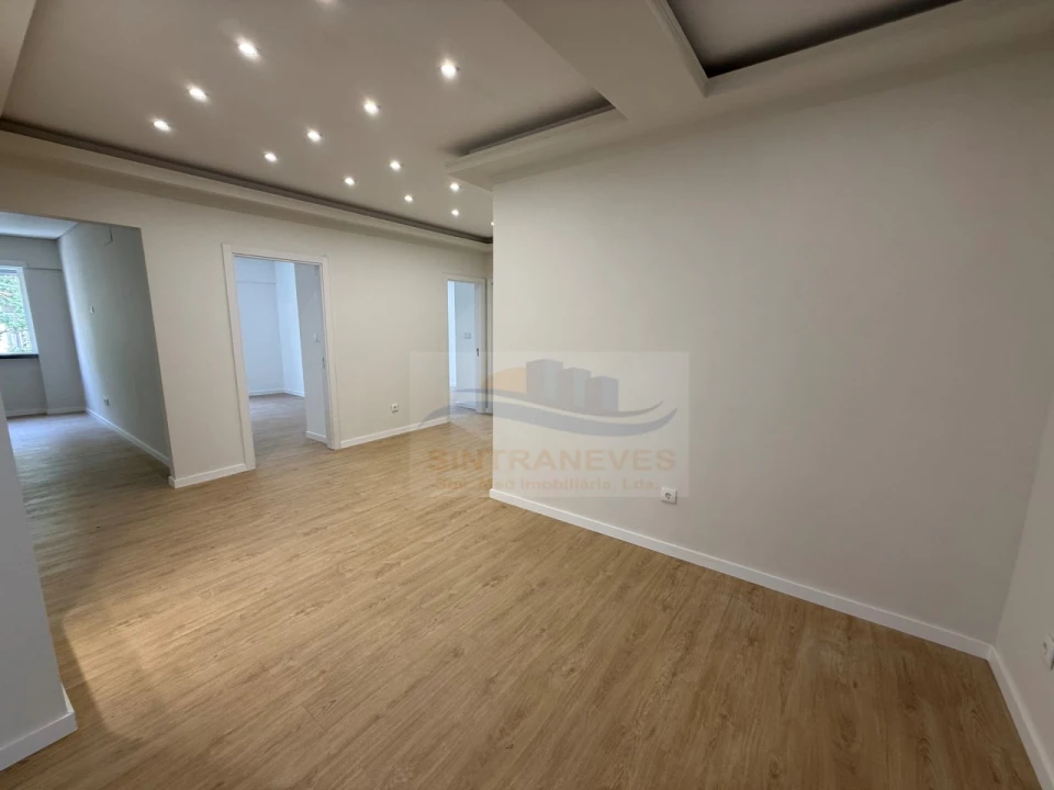 Apartamento T4 para Venda em Venteira Foto 20