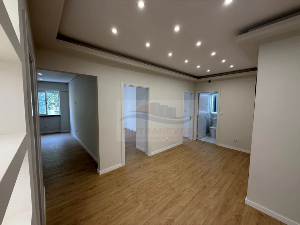 Apartamento T4 para Venda em Venteira Foto 24