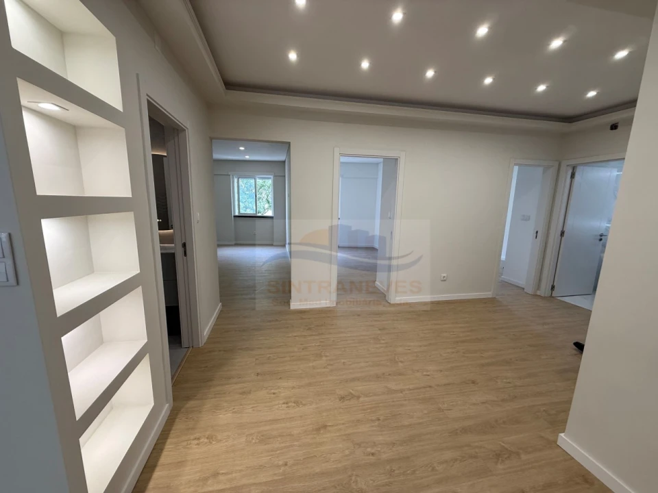 Apartamento T4 para Venda em Venteira Foto 27