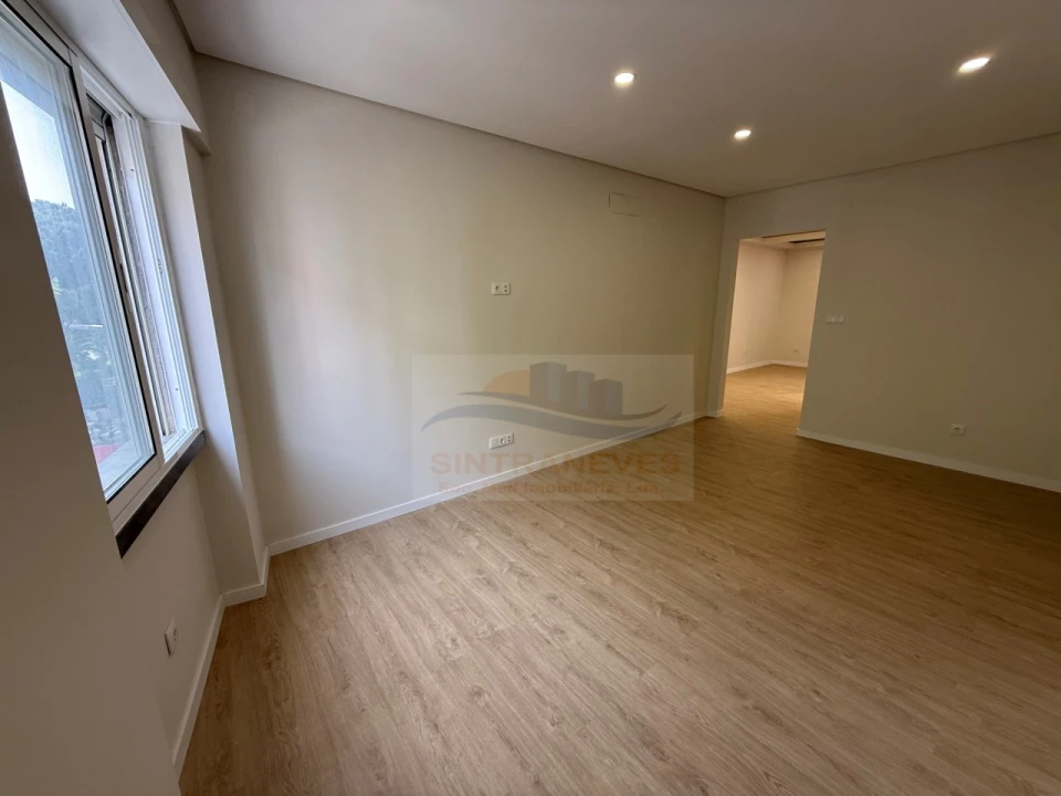 Apartamento T4 para Venda em Venteira Foto 33