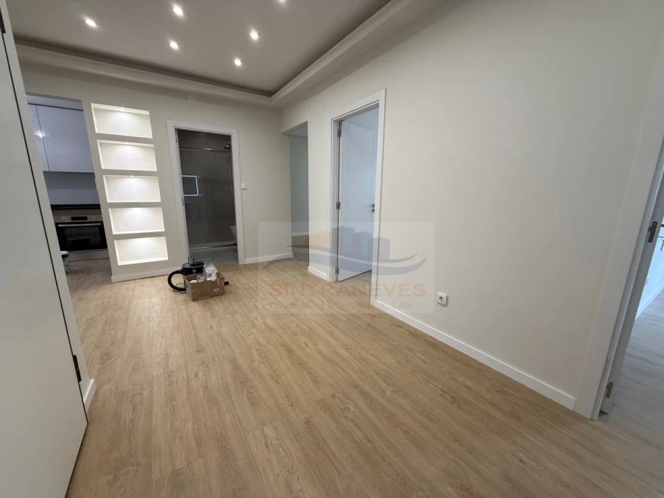 Apartamento T4 para Venda em Venteira Foto 42