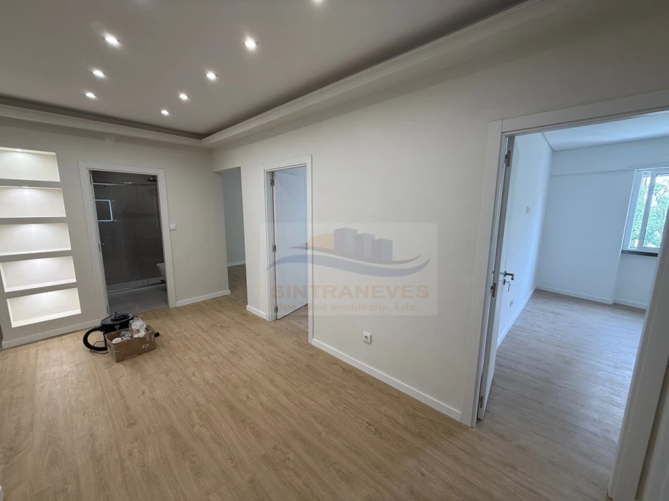 Apartamento T4 para Venda em Venteira Foto 43