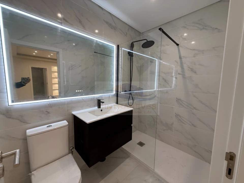 Apartamento T4 para Venda em Venteira Foto 49