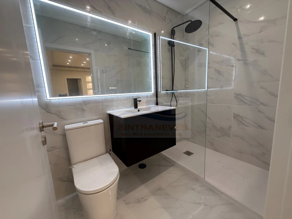 Apartamento T4 para Venda em Venteira Foto 50