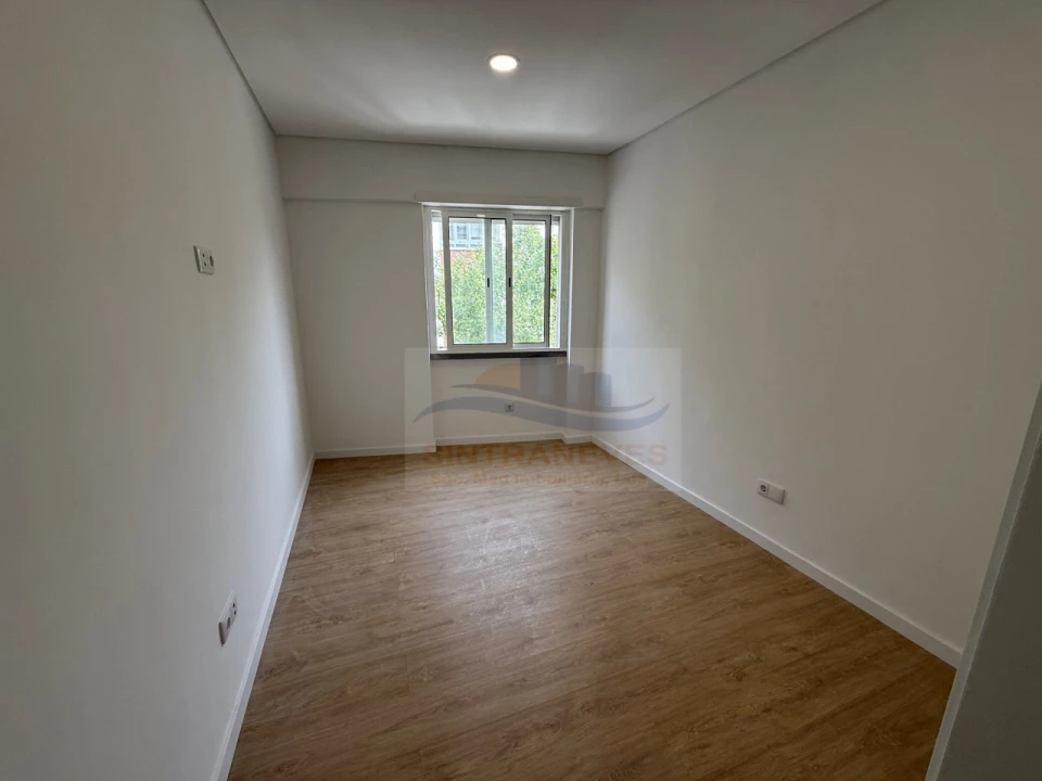 Apartamento T4 para Venda em Venteira Foto 52