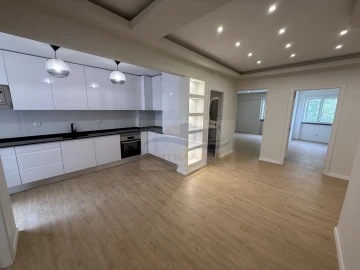 Apartamento T4 para Venda em Venteira