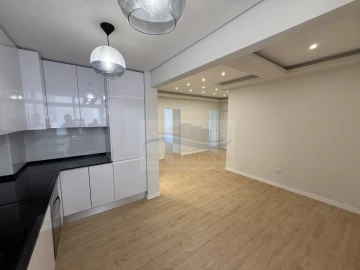 Apartamento T4 para Venda em Venteira
