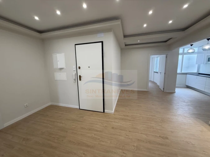 Apartamento T4 para Venda em Venteira Foto 3